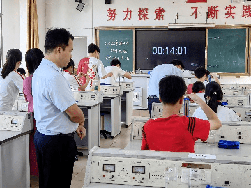 物理高考是广东省高中学生迈向大学的重要关卡，也是检验学生物理学科能力的重要途径。在考试过程中，物理知识的深度和广度都得到了充分的体现。